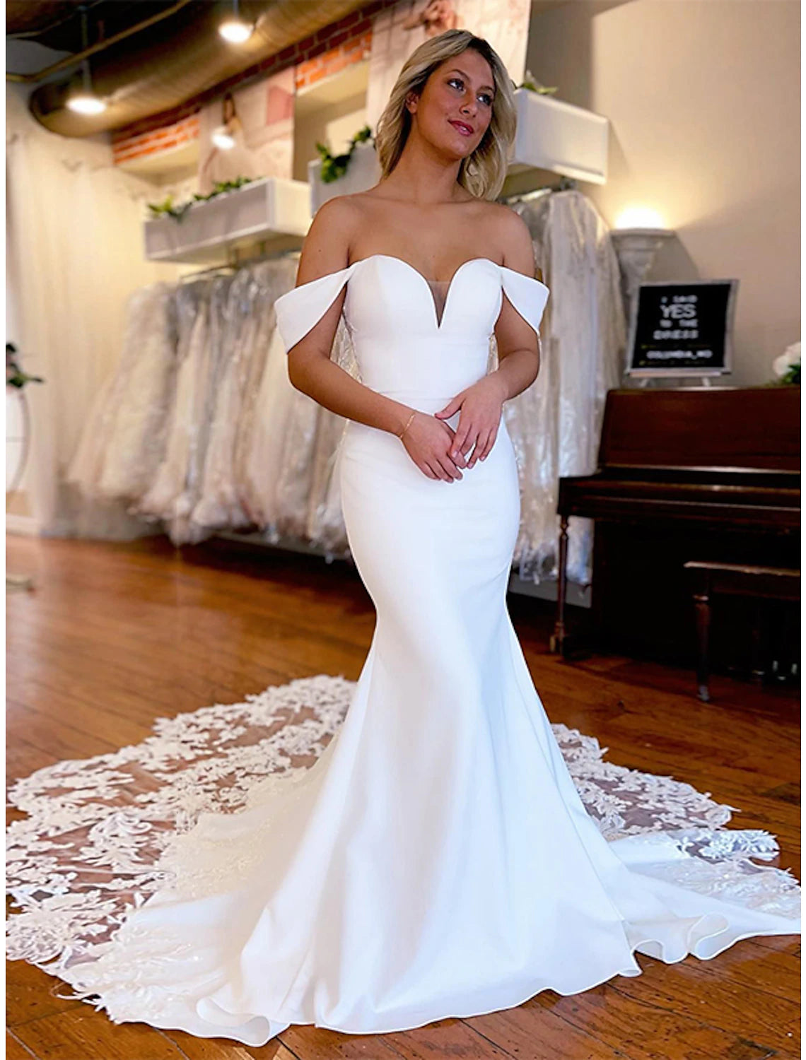 Formal Wedding Dresses Mermaid / Trumpet Off Shoulder Sleeveless Chapel Train Stretch Fabric Bridal Gowns With Appliques Summer Wedding Party